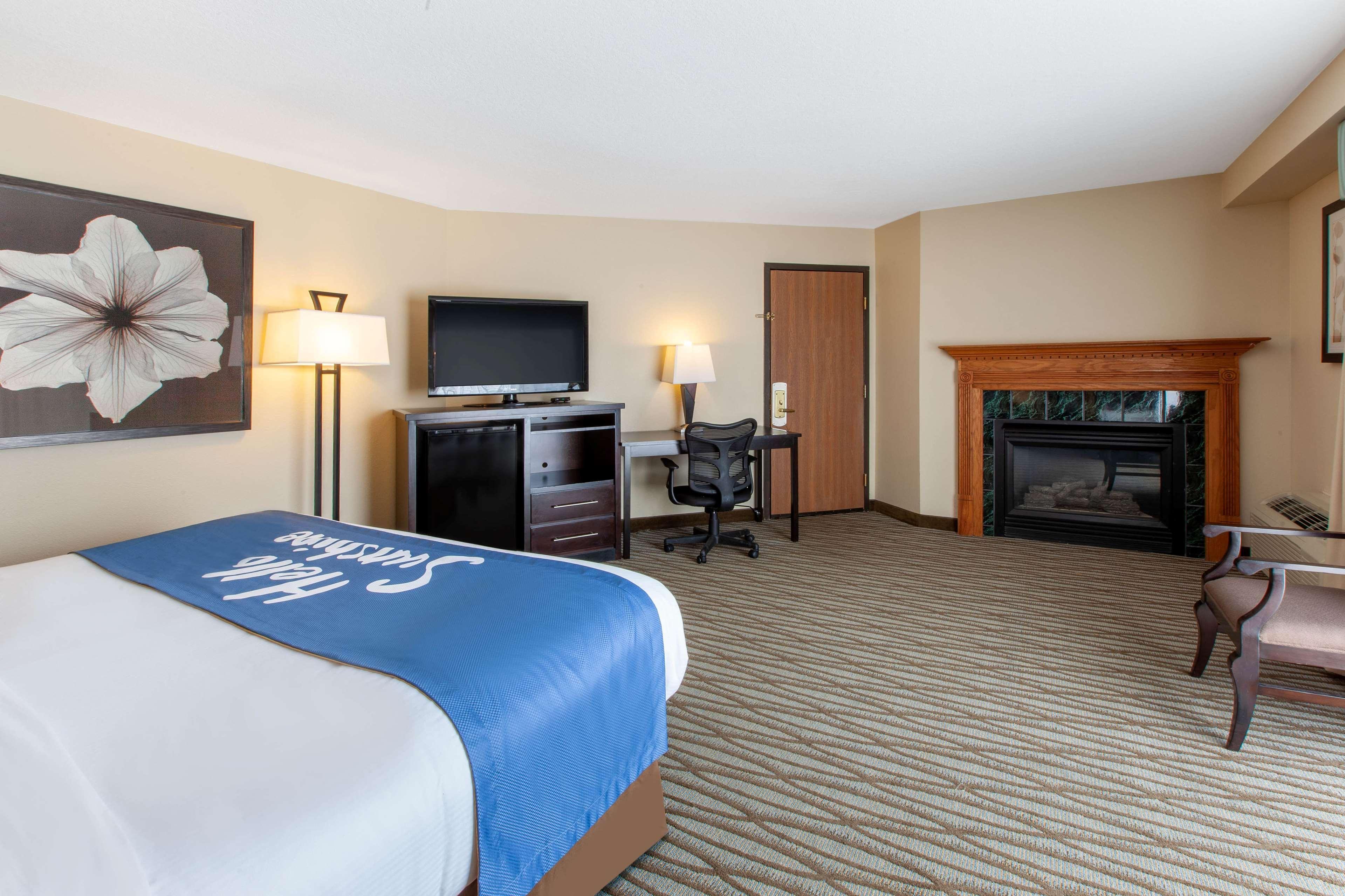 Days Inn By Wyndham Petoskey Dış mekan fotoğraf