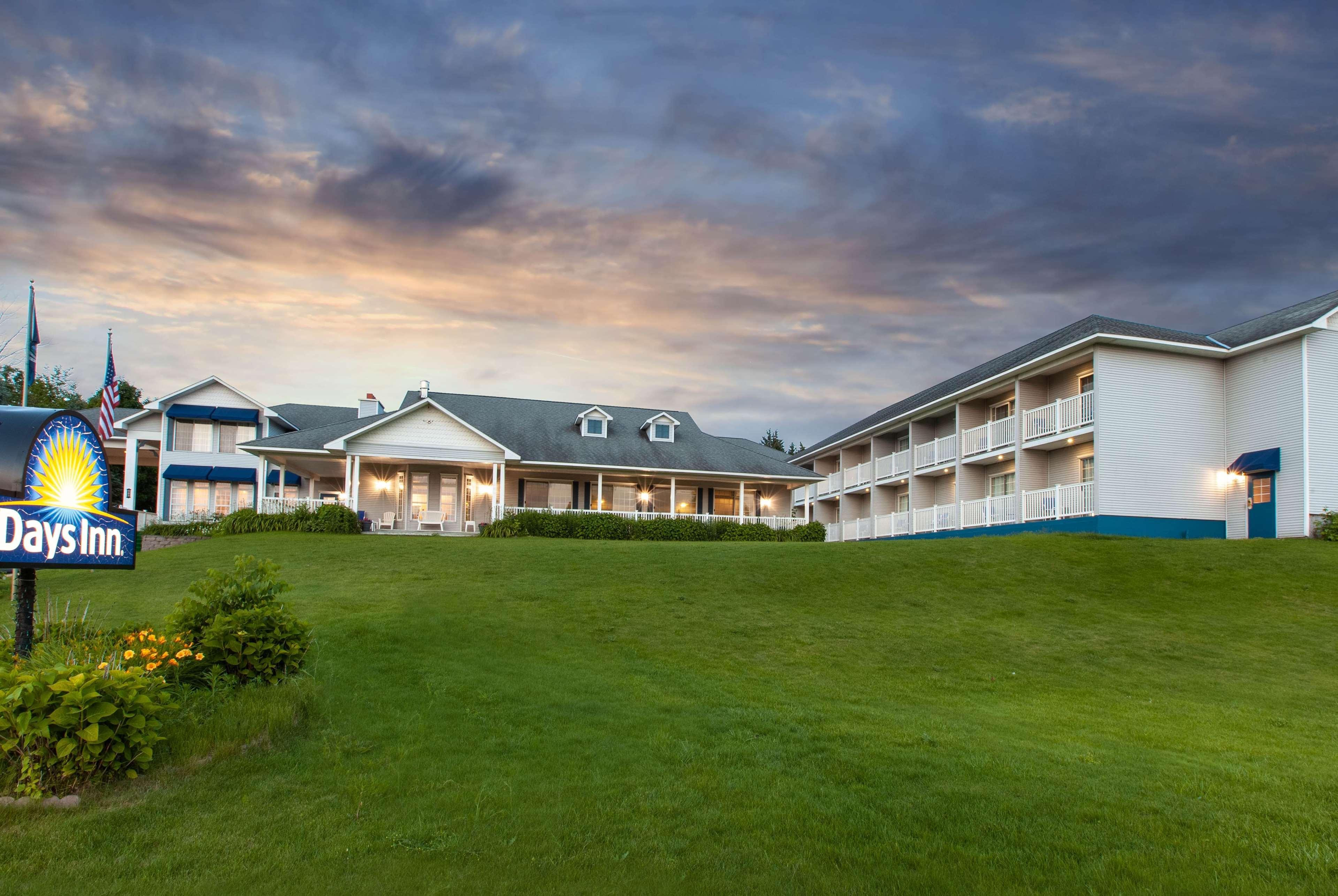 Days Inn By Wyndham Petoskey Dış mekan fotoğraf